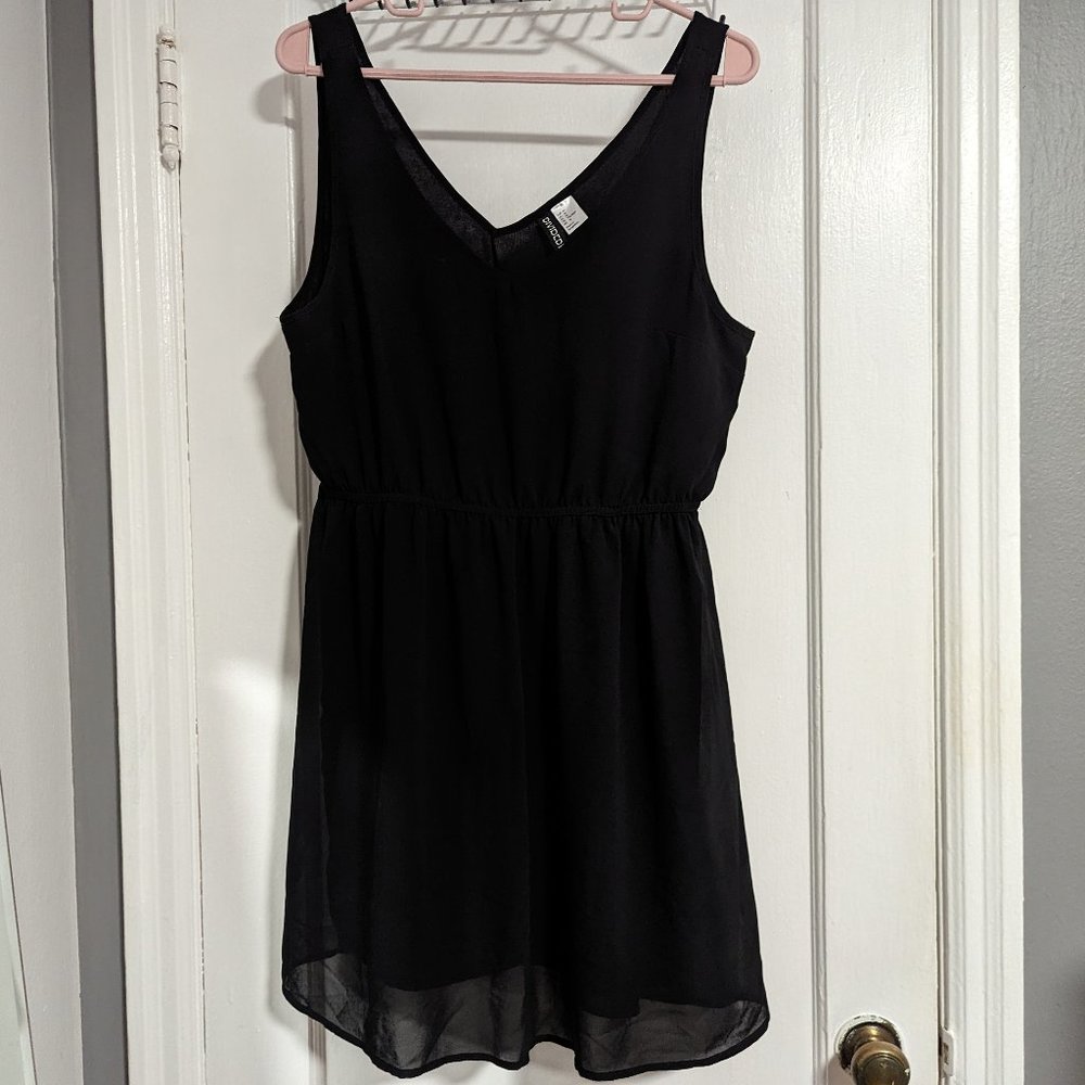H&M - V-neck black mini dress - 14